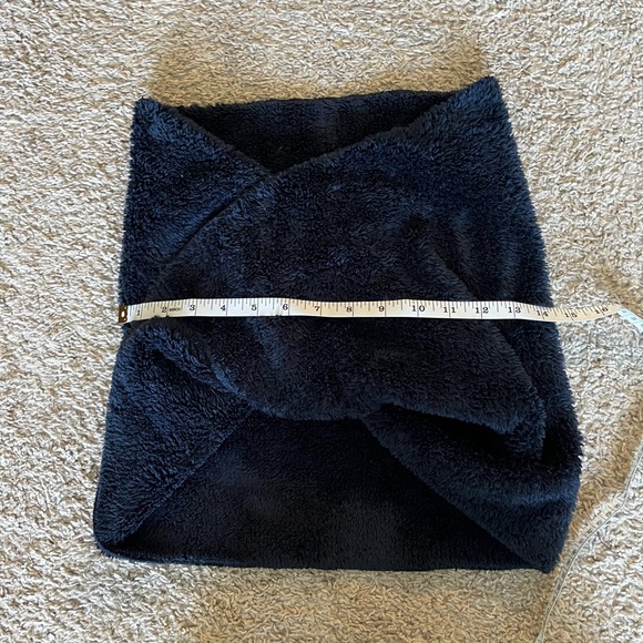 Oiselle cat lady infinity scarf navy - Picture 4 of 4
